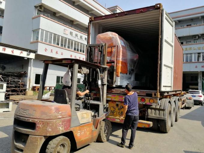 Yuxing a informatisé la machine piquante d'aiguille multi pour le produit de literie