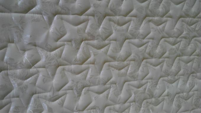 Machine piquante automatisée d'aiguille de matelas multi de point à chaînes