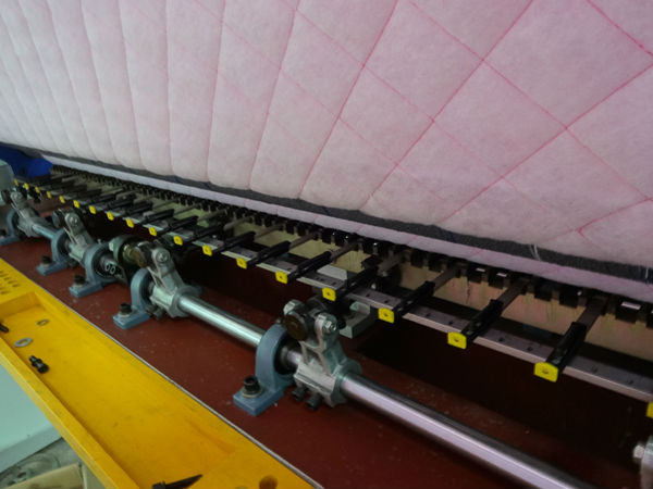 Machine piquante industrielle de navette d'ordinateur à extrémité élevé de Multi-aiguille